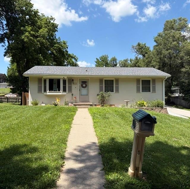 921 E Buddy Street — photo 28