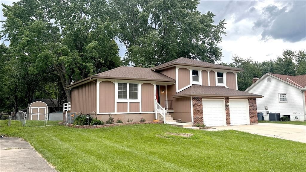 1208 SE 4th Terrace, Lee's Summit, MO