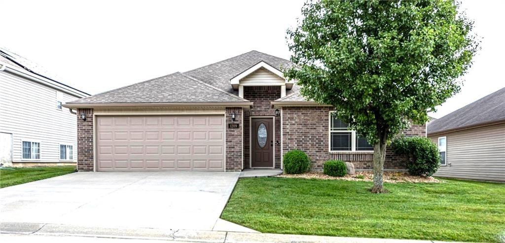 1209 Aubreis Way, Warrensburg, MO