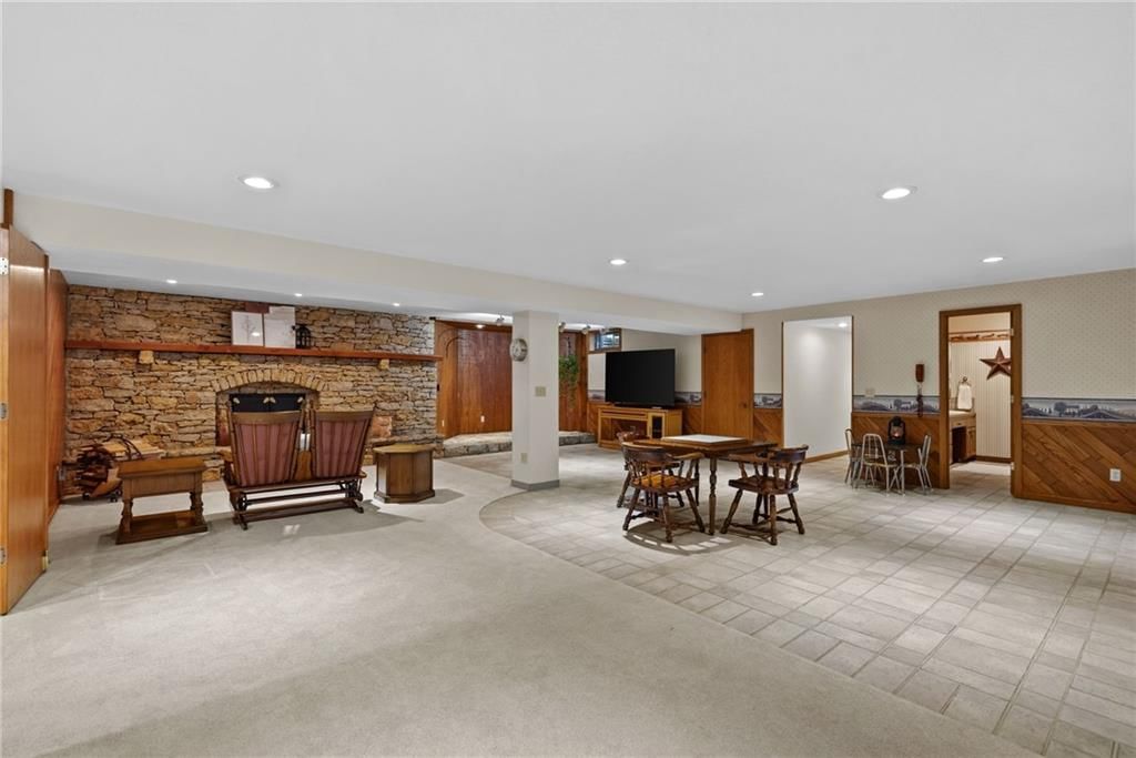 21898 Sunflower Road — photo 35