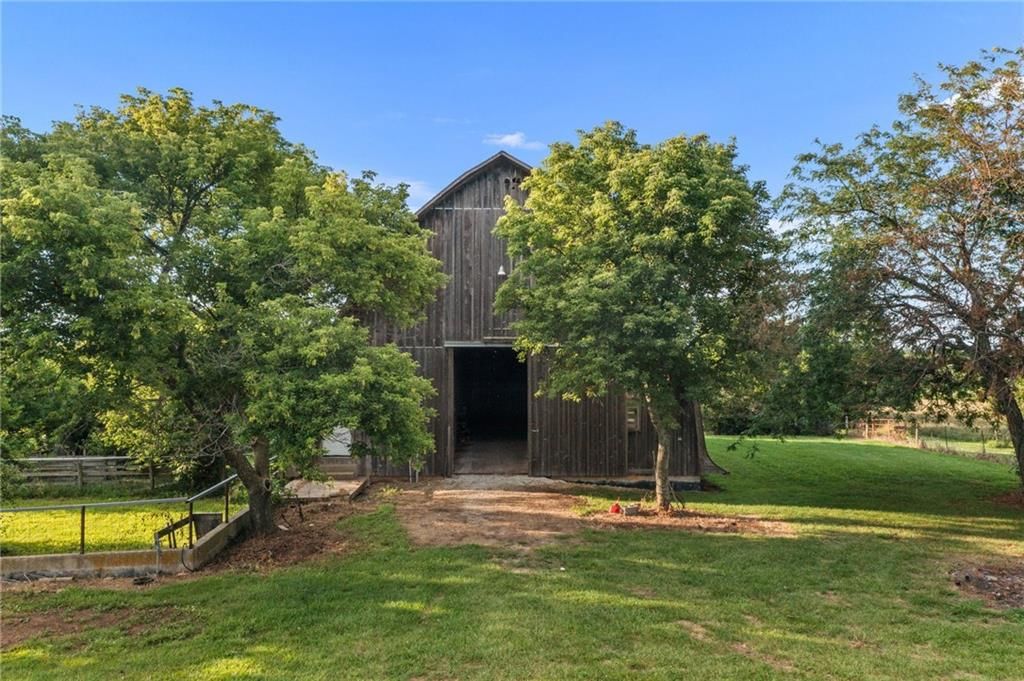 21898 Sunflower Road — photo 48