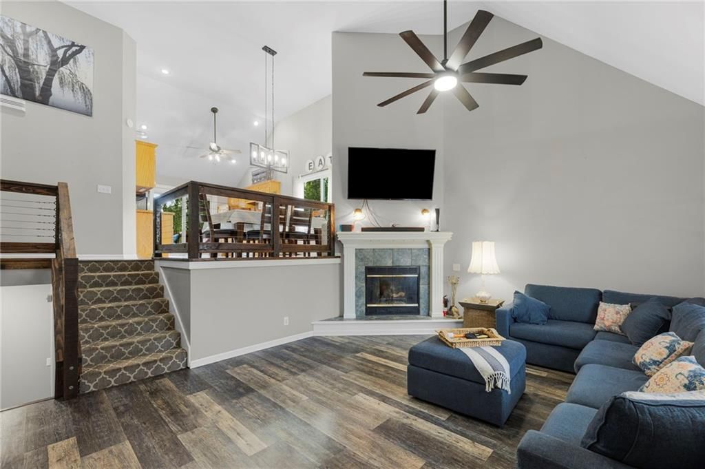 Photo 5 of 52 - 907 Rosewood Court, Paola, KS 66071