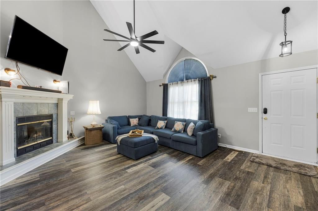 Photo 6 of 52 - 907 Rosewood Court, Paola, KS 66071