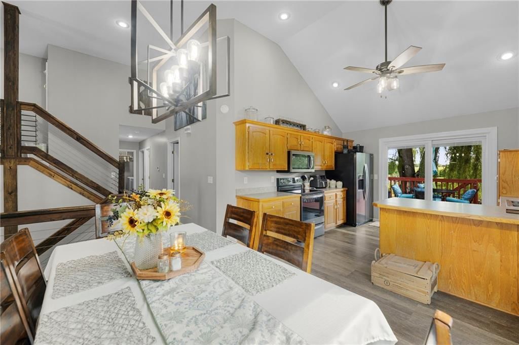 Photo 10 of 52 - 907 Rosewood Court, Paola, KS 66071