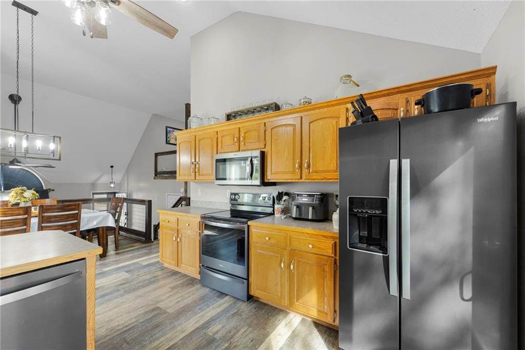 Photo 14 of 52 - 907 Rosewood Court, Paola, KS 66071