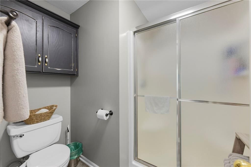 Photo 20 of 52 - 907 Rosewood Court, Paola, KS 66071