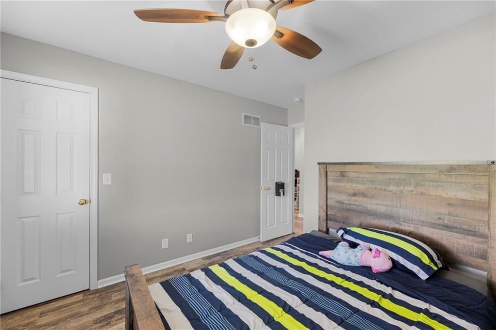Photo 22 of 52 - 907 Rosewood Court, Paola, KS 66071
