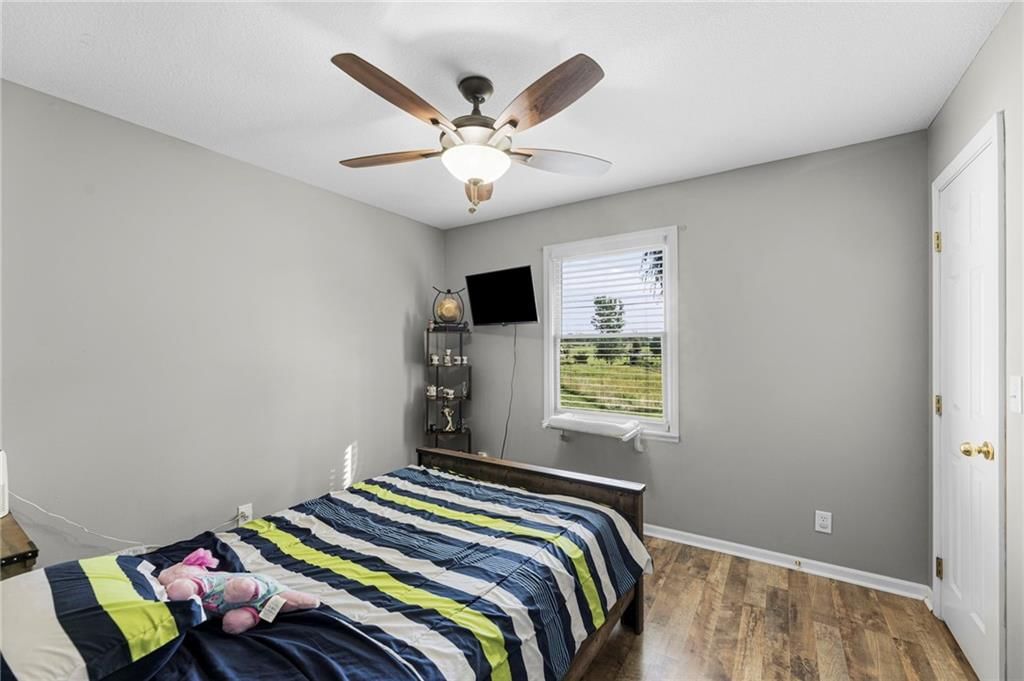 Photo 23 of 52 - 907 Rosewood Court, Paola, KS 66071