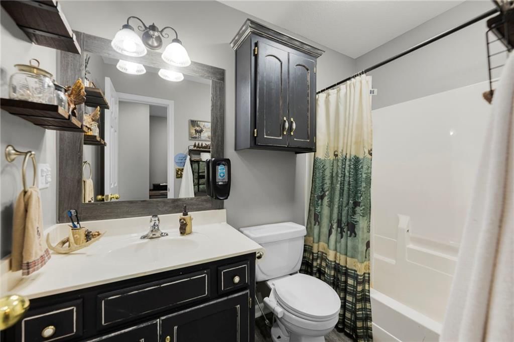 Photo 24 of 52 - 907 Rosewood Court, Paola, KS 66071