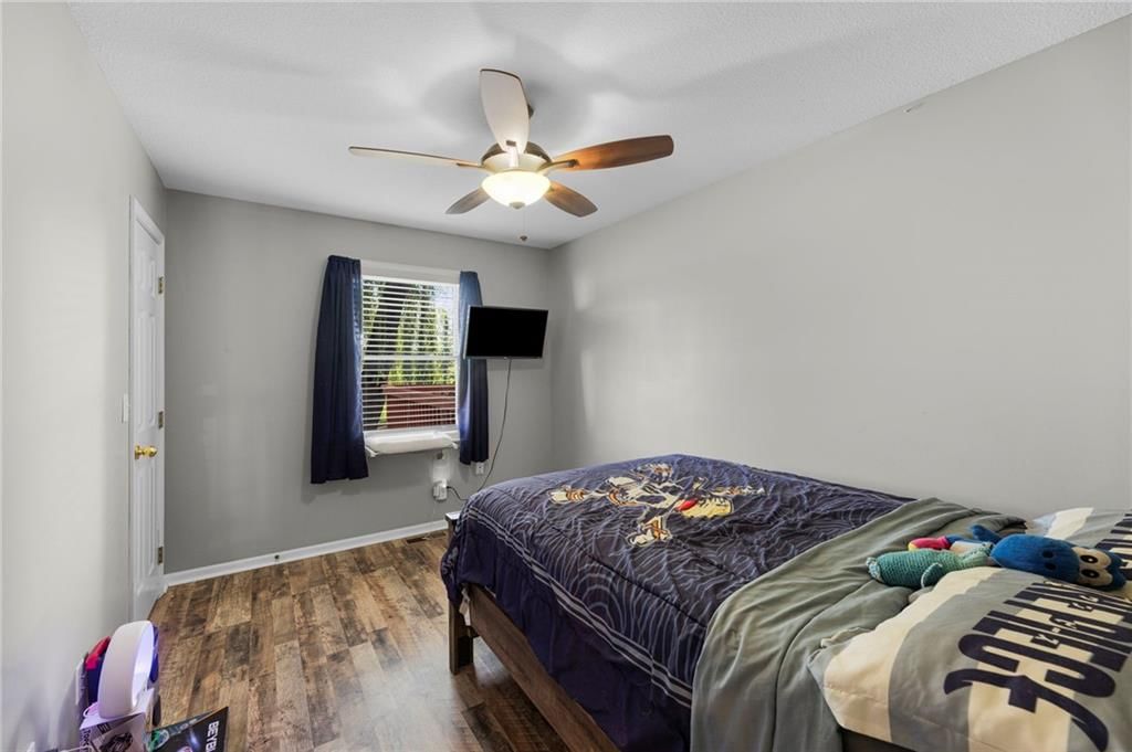 Photo 25 of 52 - 907 Rosewood Court, Paola, KS 66071