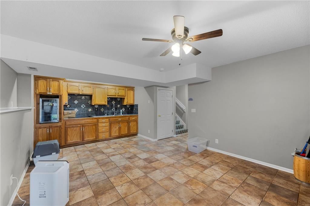 Photo 28 of 52 - 907 Rosewood Court, Paola, KS 66071
