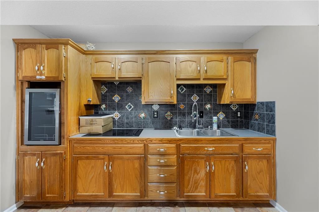 Photo 30 of 52 - 907 Rosewood Court, Paola, KS 66071