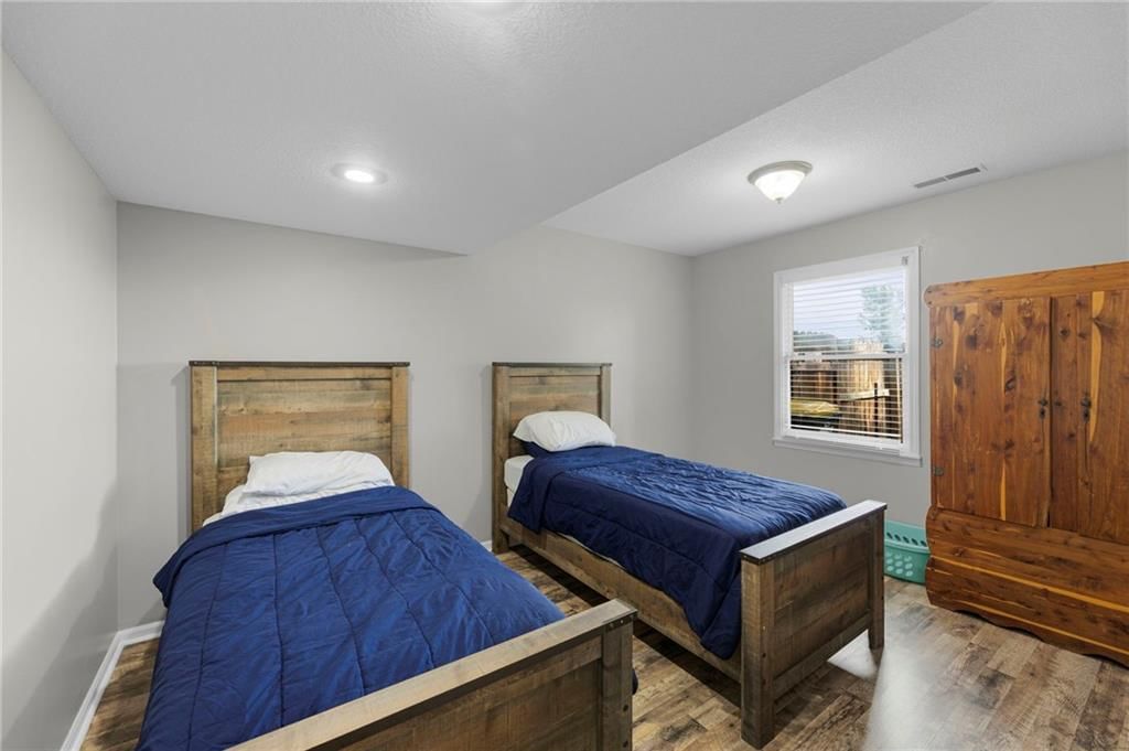 Photo 33 of 52 - 907 Rosewood Court, Paola, KS 66071