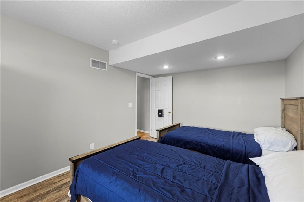 Photo 34 of 52 - 907 Rosewood Court, Paola, KS 66071