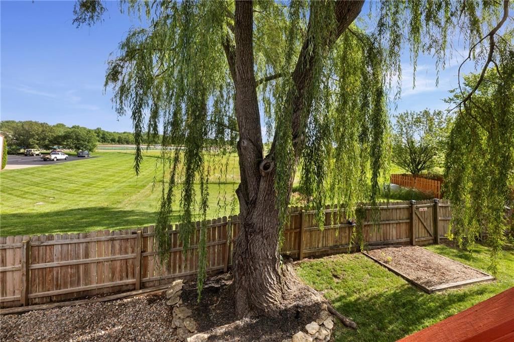 Photo 38 of 52 - 907 Rosewood Court, Paola, KS 66071
