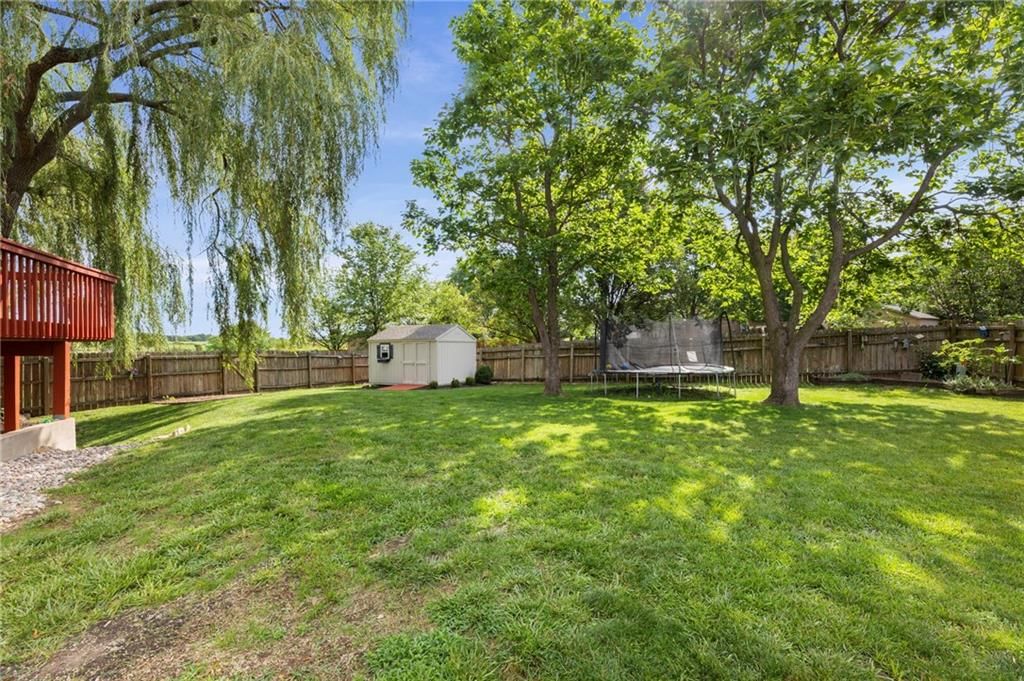 Photo 45 of 52 - 907 Rosewood Court, Paola, KS 66071