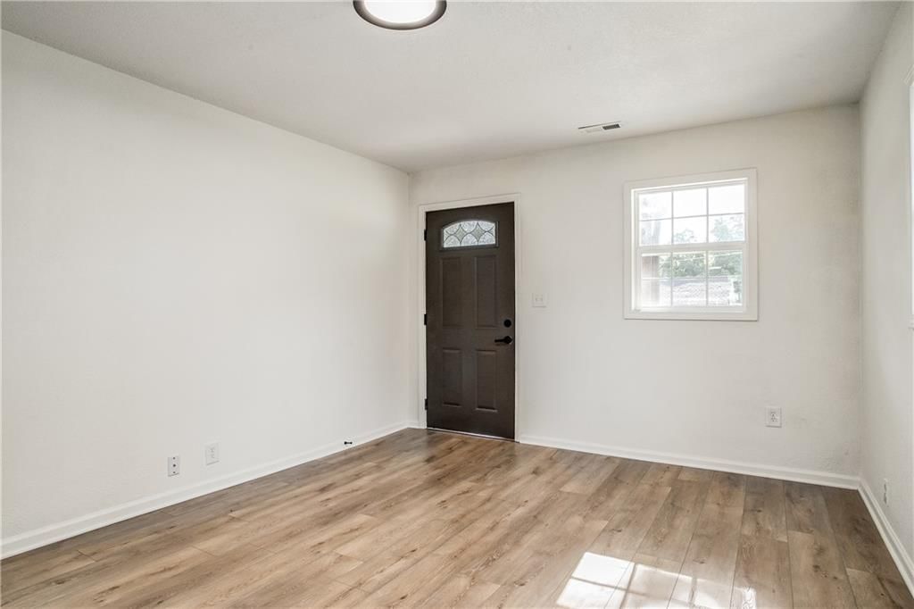 606 Niagara Street — photo 9