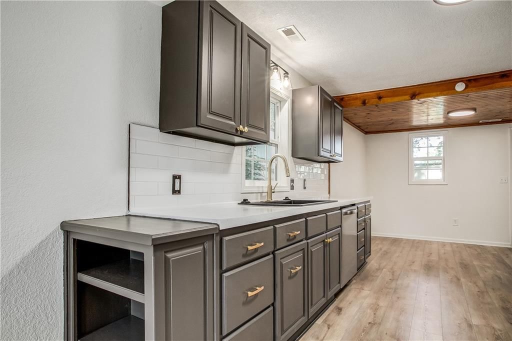 606 Niagara Street — photo 10