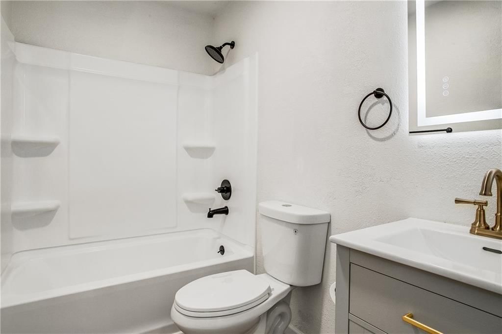 606 Niagara Street — photo 16
