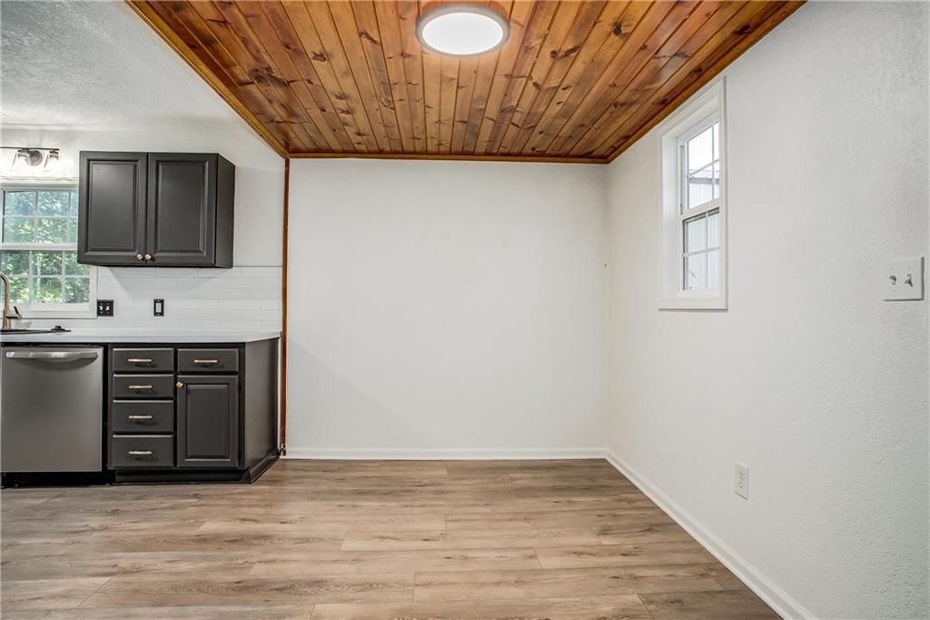 606 Niagara Street — photo 19