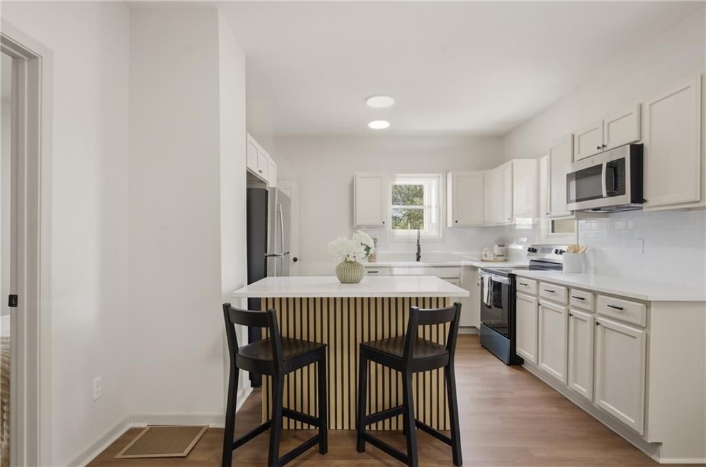 3612 Strong Avenue — photo 9