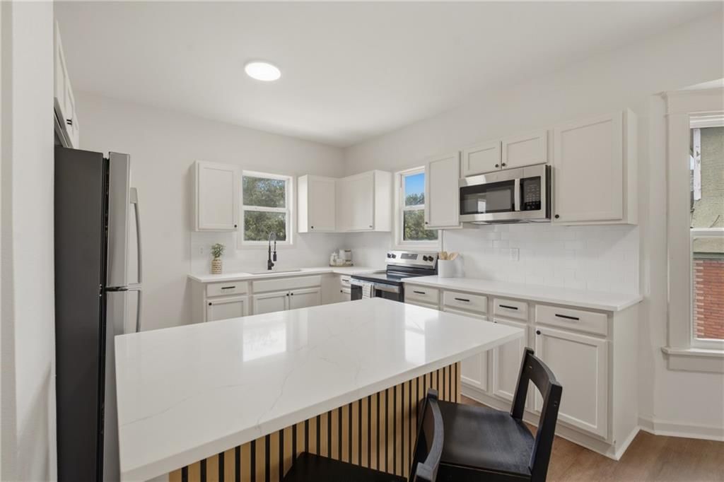3612 Strong Avenue — photo 10