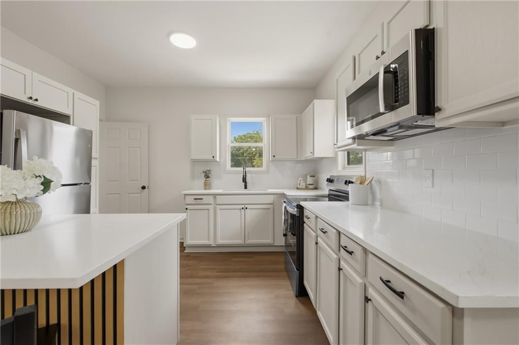 3612 Strong Avenue — photo 11