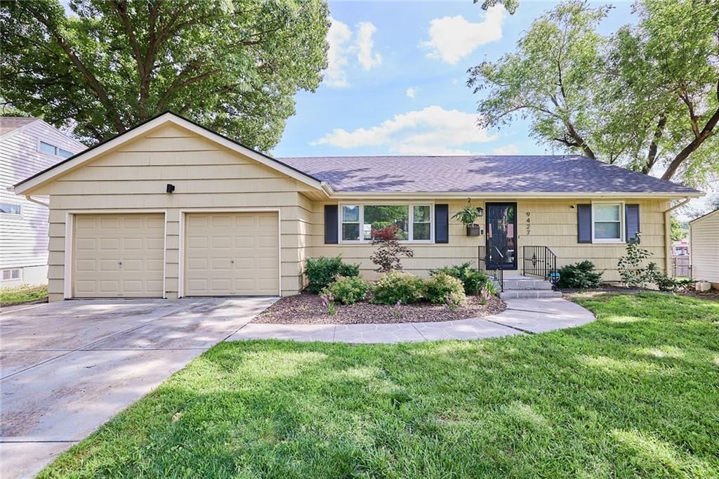 9427 MACKEY Street, Overland Park, KS