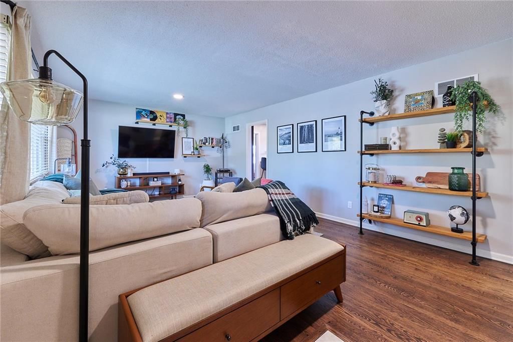 9427 MACKEY Street — photo 5