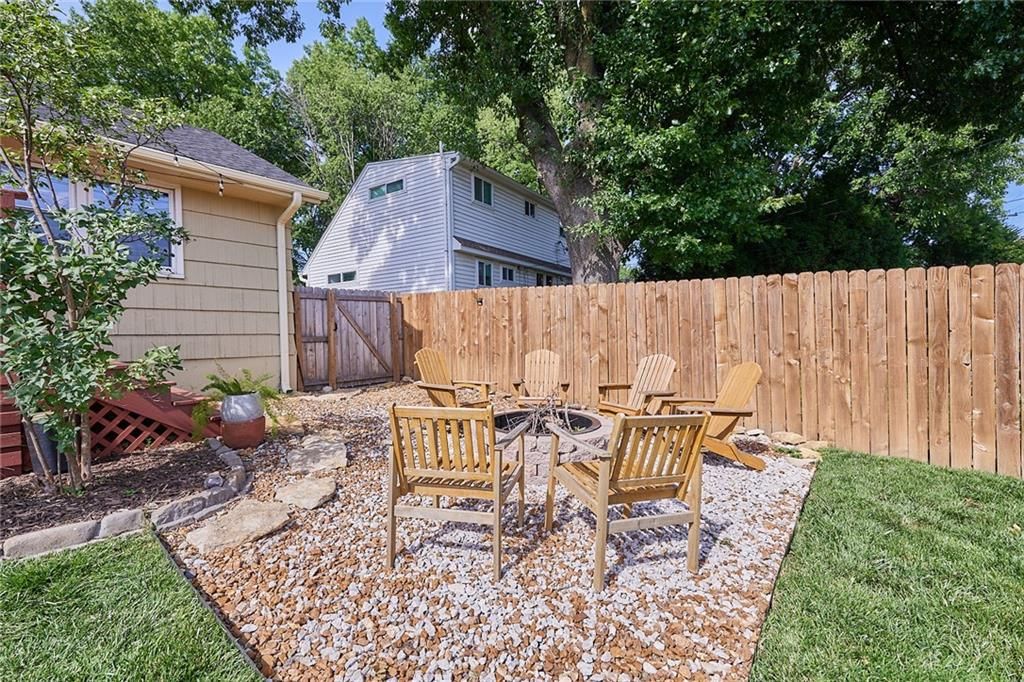 9427 MACKEY Street — photo 30
