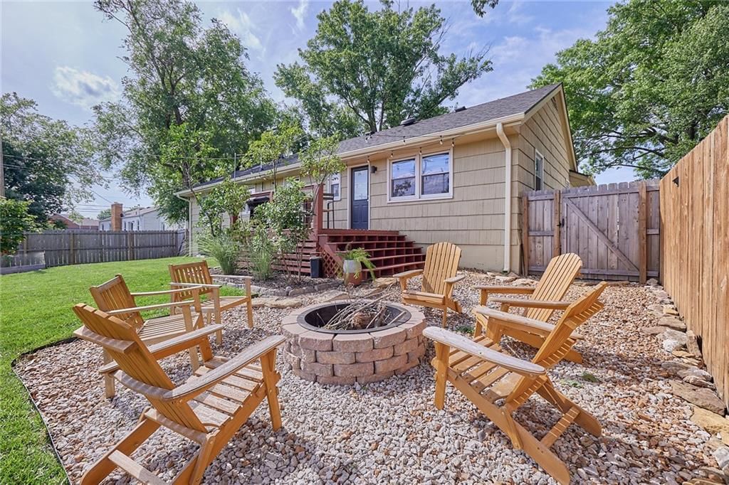 9427 MACKEY Street — photo 31