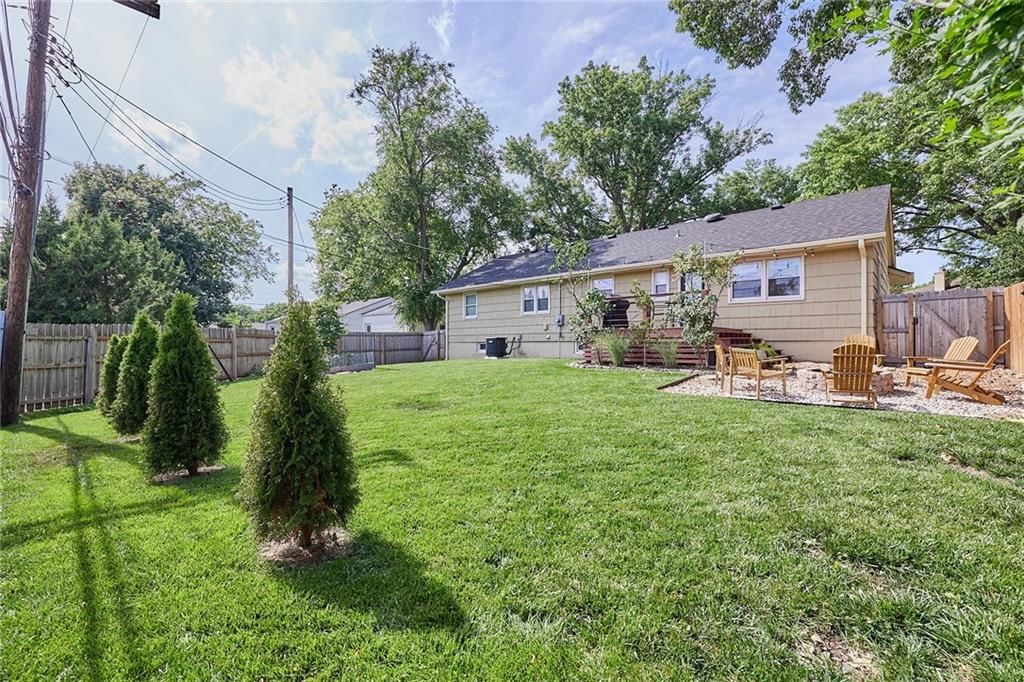 9427 MACKEY Street — photo 32