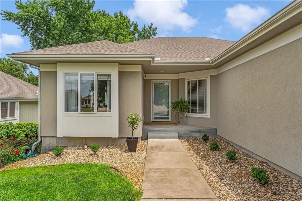 940 SW Woodbridge Court — photo 5