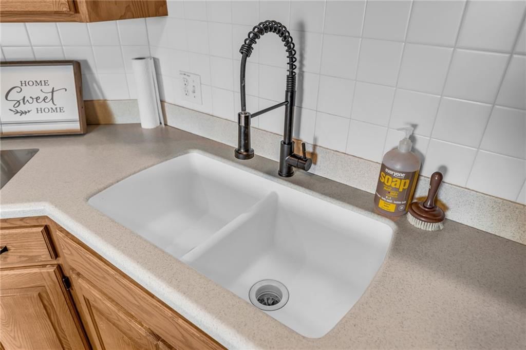 940 SW Woodbridge Court — photo 21