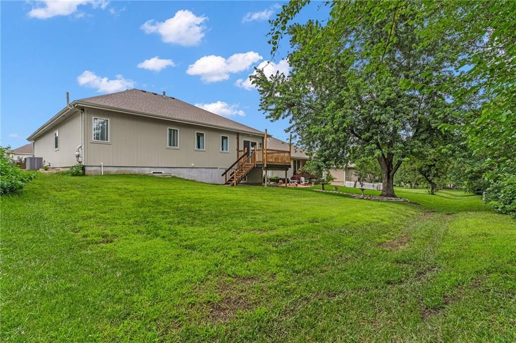 940 SW Woodbridge Court — photo 46