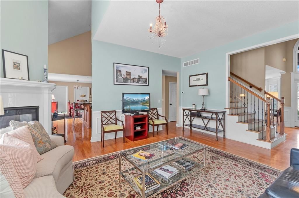 9020 N Oxford Avenue — photo 8
