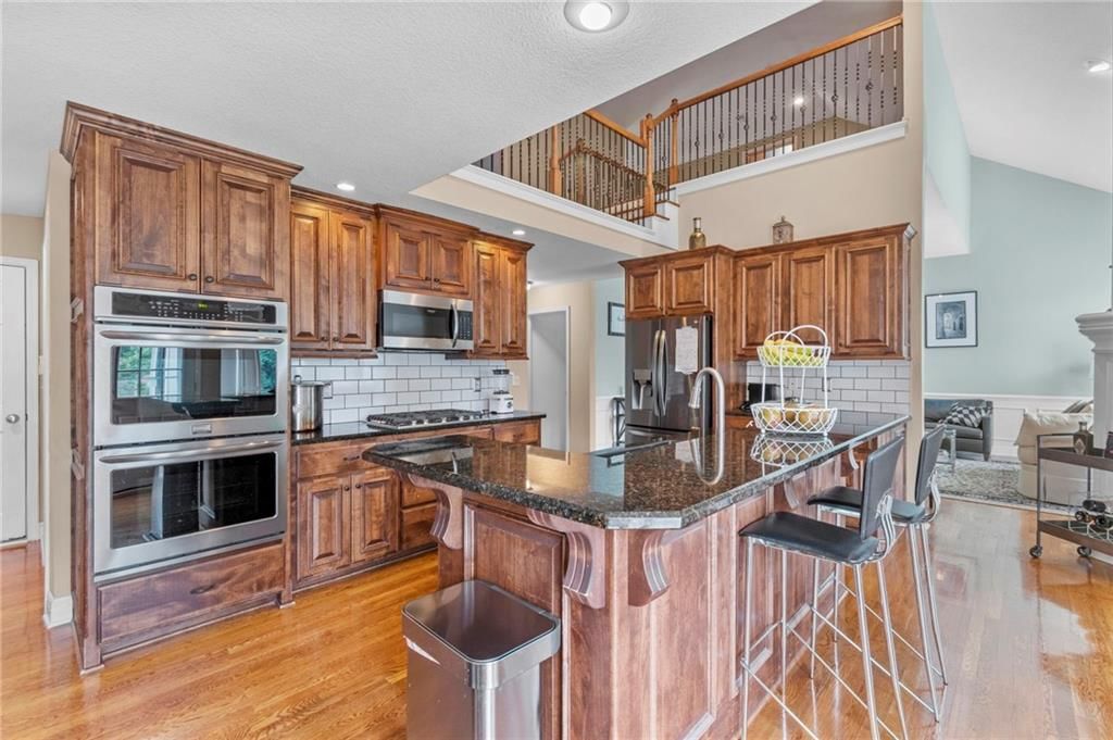9020 N Oxford Avenue — photo 10