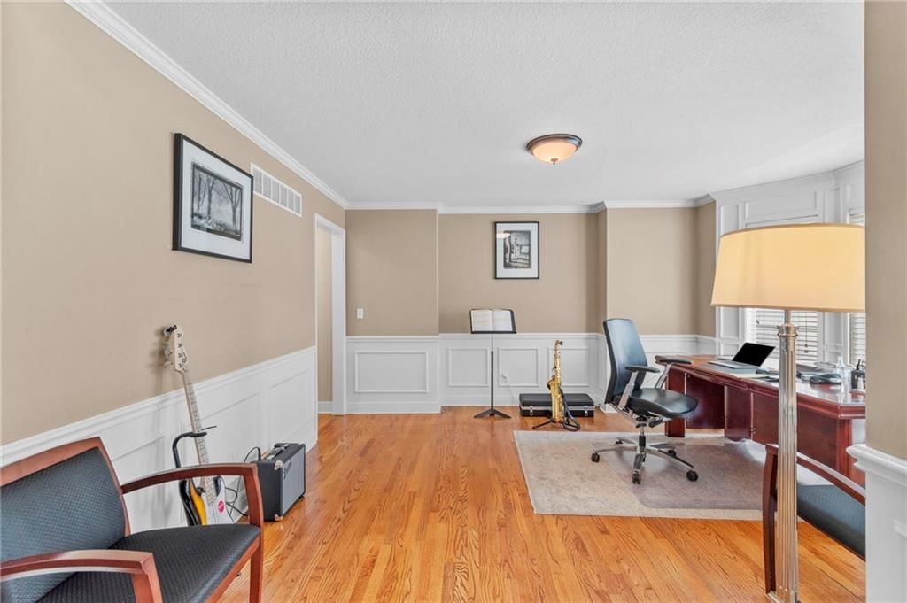 9020 N Oxford Avenue — photo 17