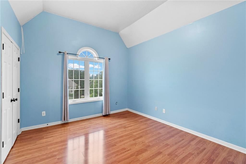 9020 N Oxford Avenue — photo 18
