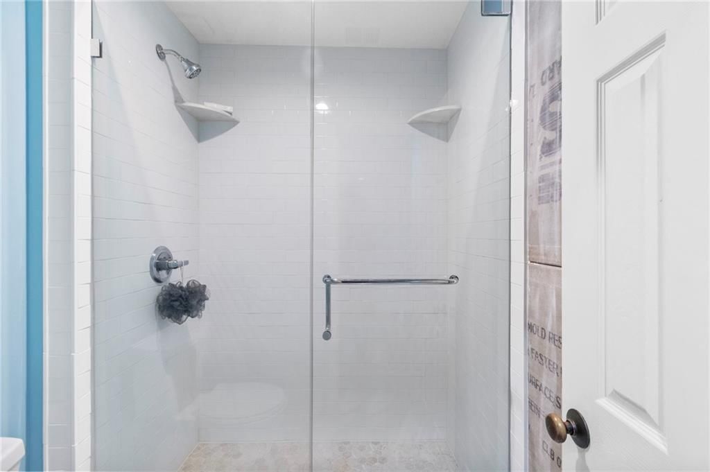 9020 N Oxford Avenue — photo 21