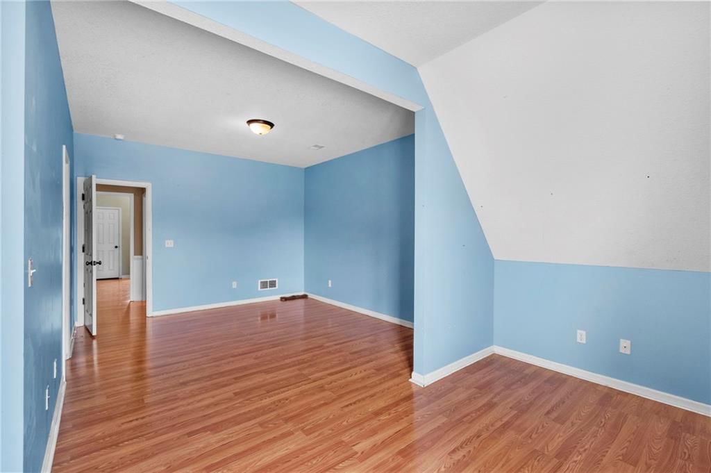 9020 N Oxford Avenue — photo 22
