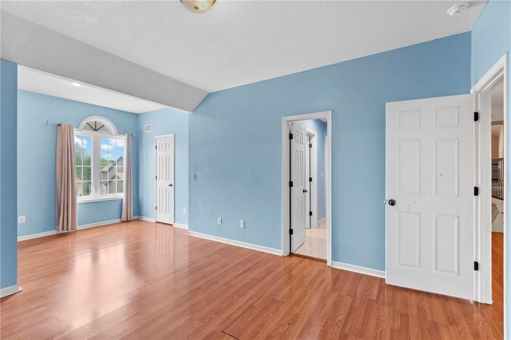 9020 N Oxford Avenue — photo 23