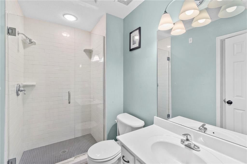 9020 N Oxford Avenue — photo 26