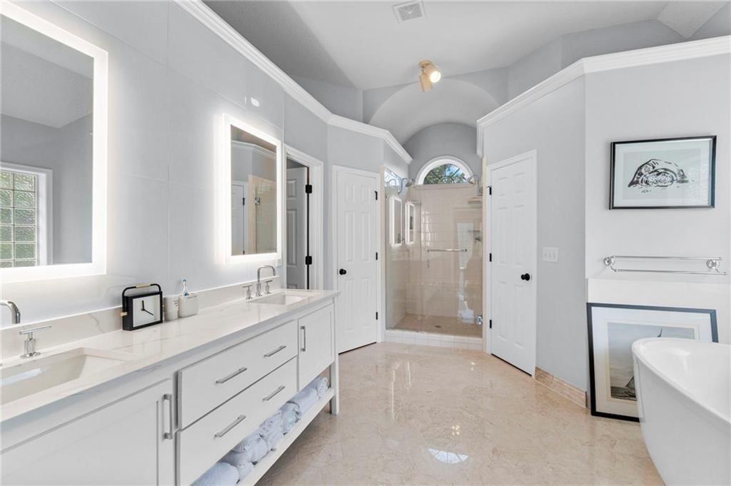 9020 N Oxford Avenue — photo 30