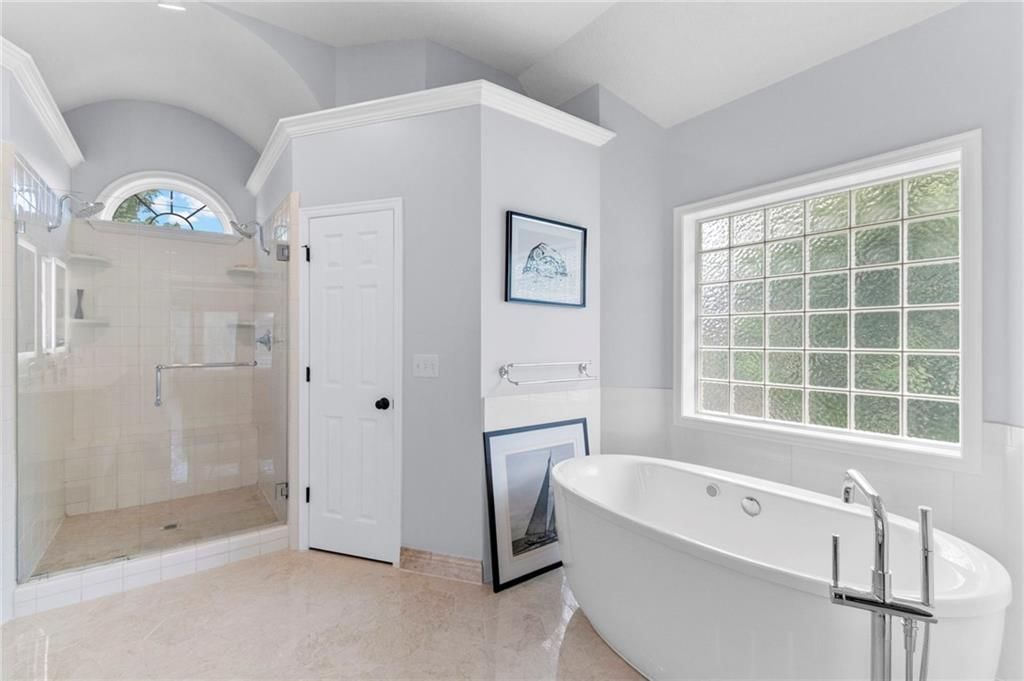 9020 N Oxford Avenue — photo 31