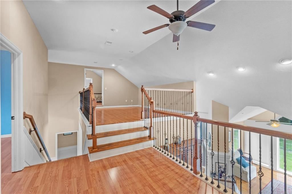 9020 N Oxford Avenue — photo 32