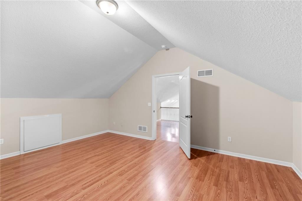 9020 N Oxford Avenue — photo 34