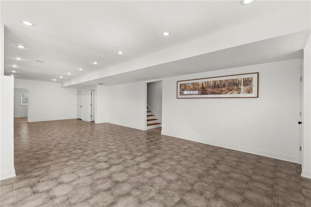 9020 N Oxford Avenue — photo 36