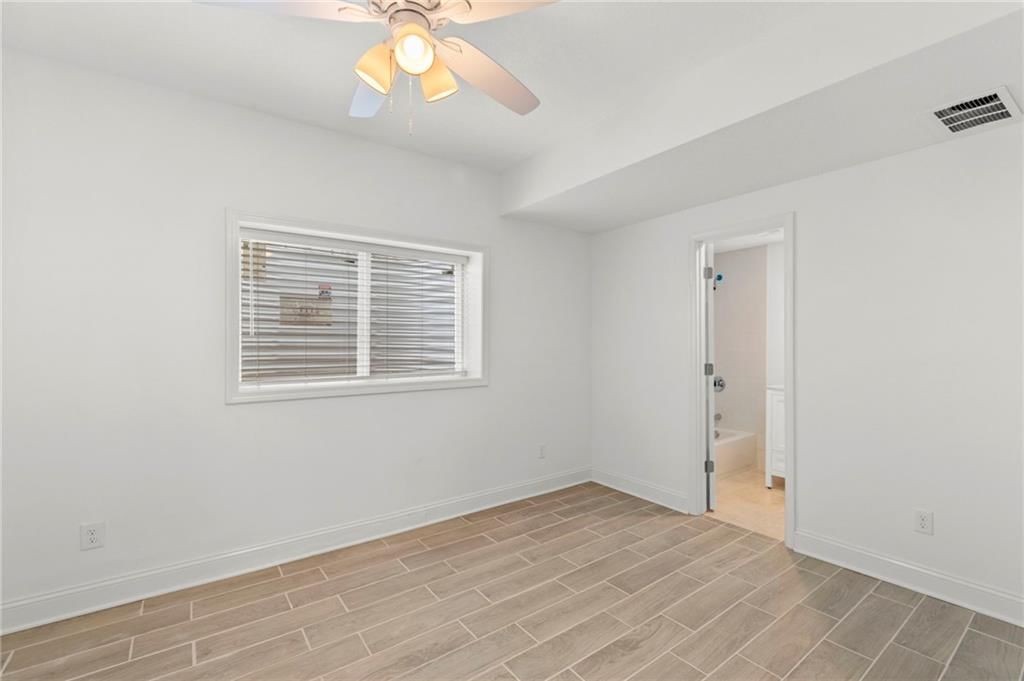 9020 N Oxford Avenue — photo 39