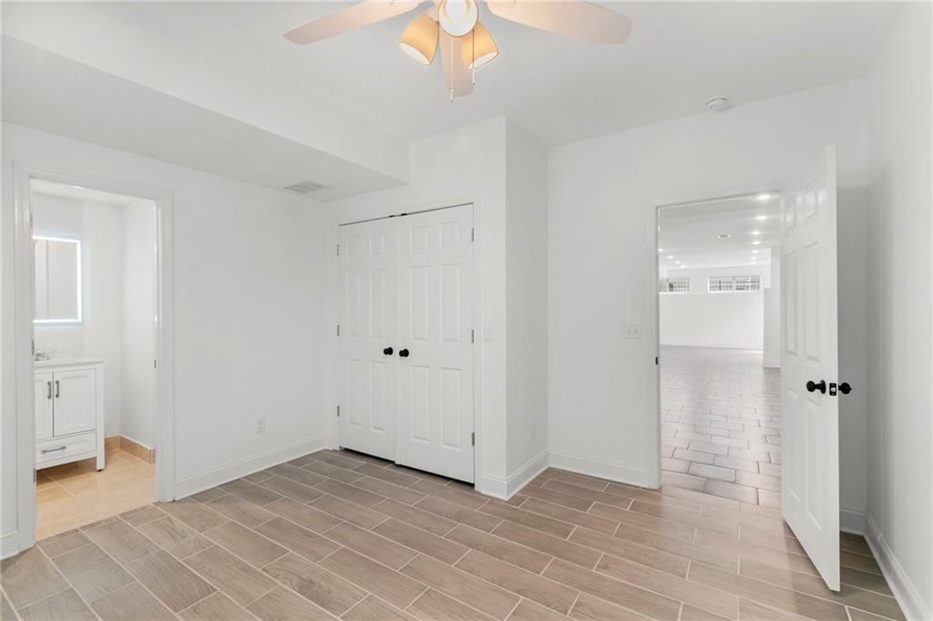 9020 N Oxford Avenue — photo 40